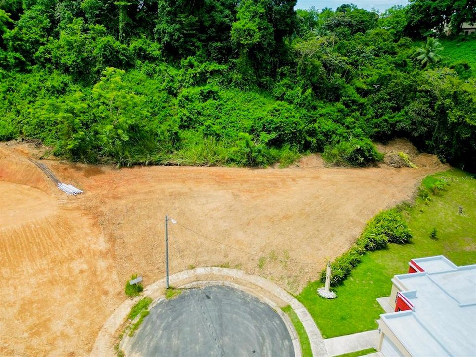 En Venta: $85,000 (0.84 acres)