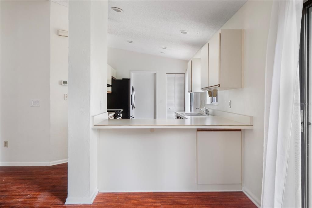 For Sale: $299,900 (3 beds, 2 baths, 1381 Square Feet)