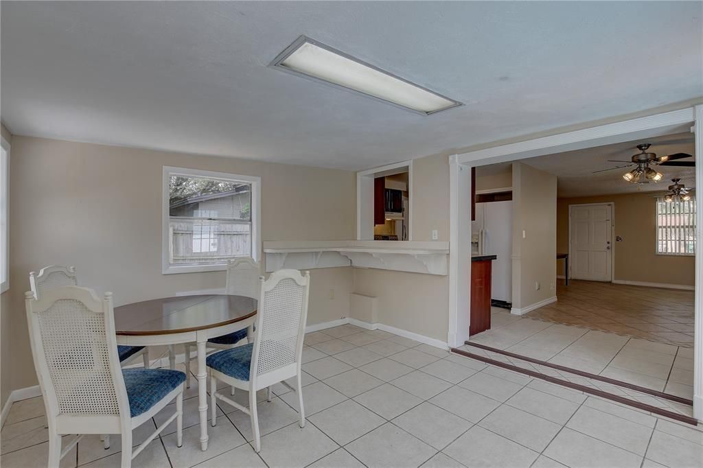 For Sale: $358,000 (4 beds, 2 baths, 1472 Square Feet)