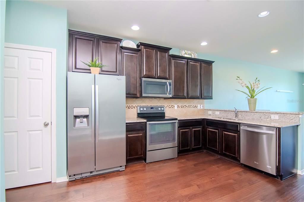 For Sale: $285,000 (2 beds, 2 baths, 1549 Square Feet)