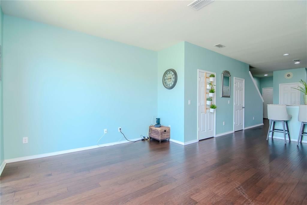 For Sale: $285,000 (2 beds, 2 baths, 1549 Square Feet)