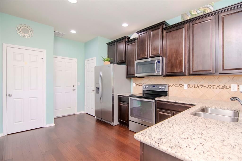 For Sale: $285,000 (2 beds, 2 baths, 1549 Square Feet)