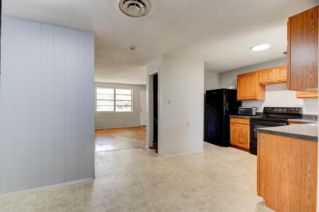 For Sale: $208,000 (3 beds, 1 baths, 1186 Square Feet)