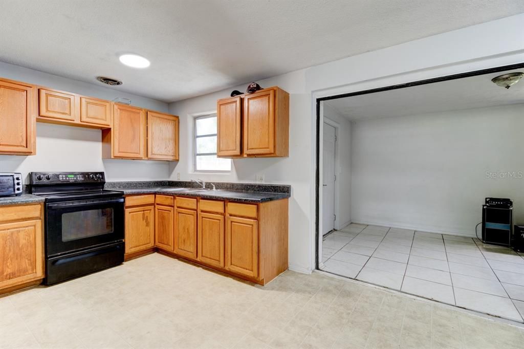 For Sale: $208,000 (3 beds, 1 baths, 1186 Square Feet)