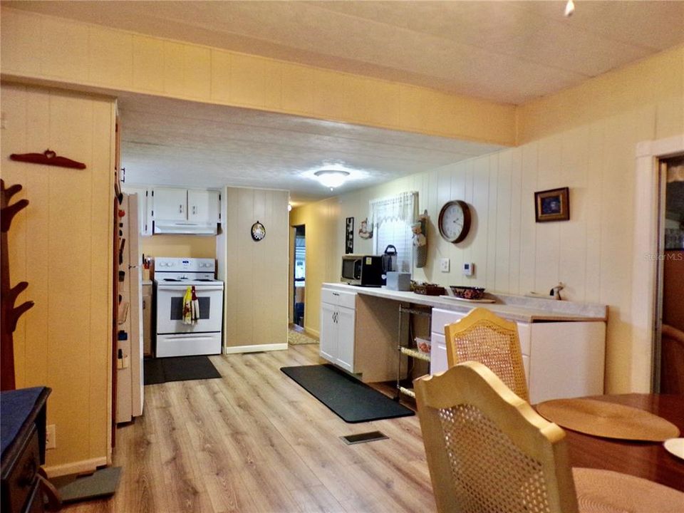 For Sale: $89,000 (2 beds, 2 baths, 1128 Square Feet)