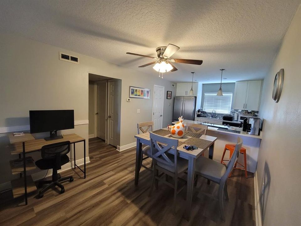 For Sale: $210,000 (2 beds, 1 baths, 885 Square Feet)