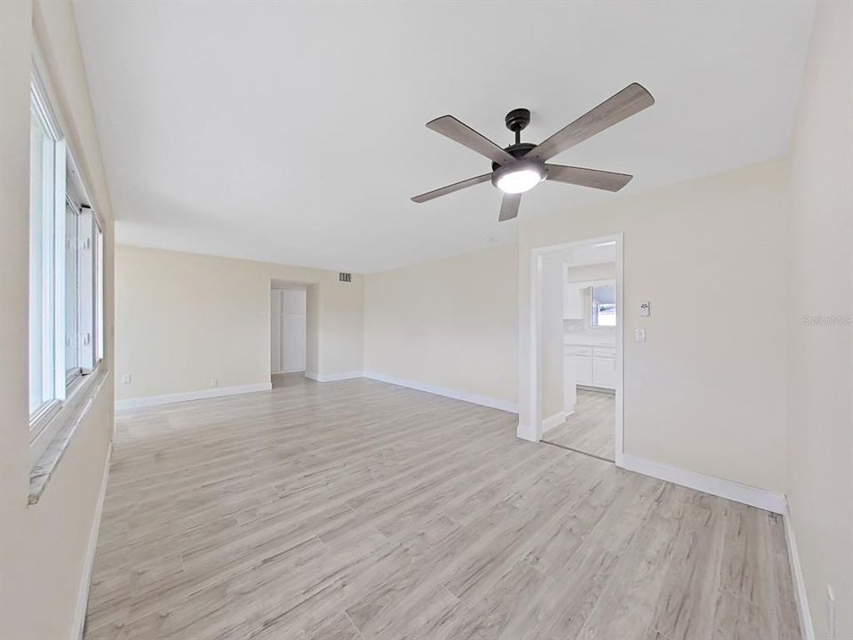 Active With Contract: $240,000 (2 beds, 2 baths, 1335 Square Feet)