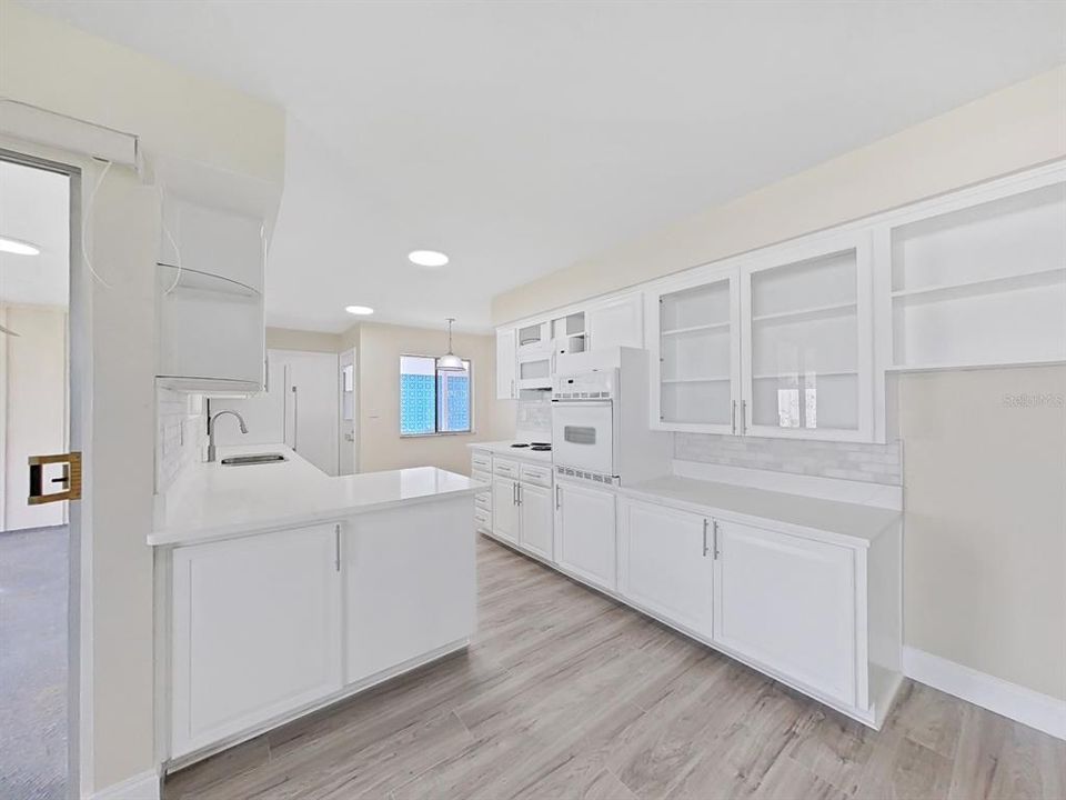 Active With Contract: $240,000 (2 beds, 2 baths, 1335 Square Feet)