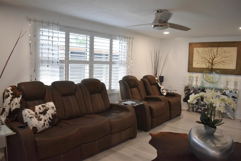 For Sale: $300,000 (2 beds, 2 baths, 1056 Square Feet)