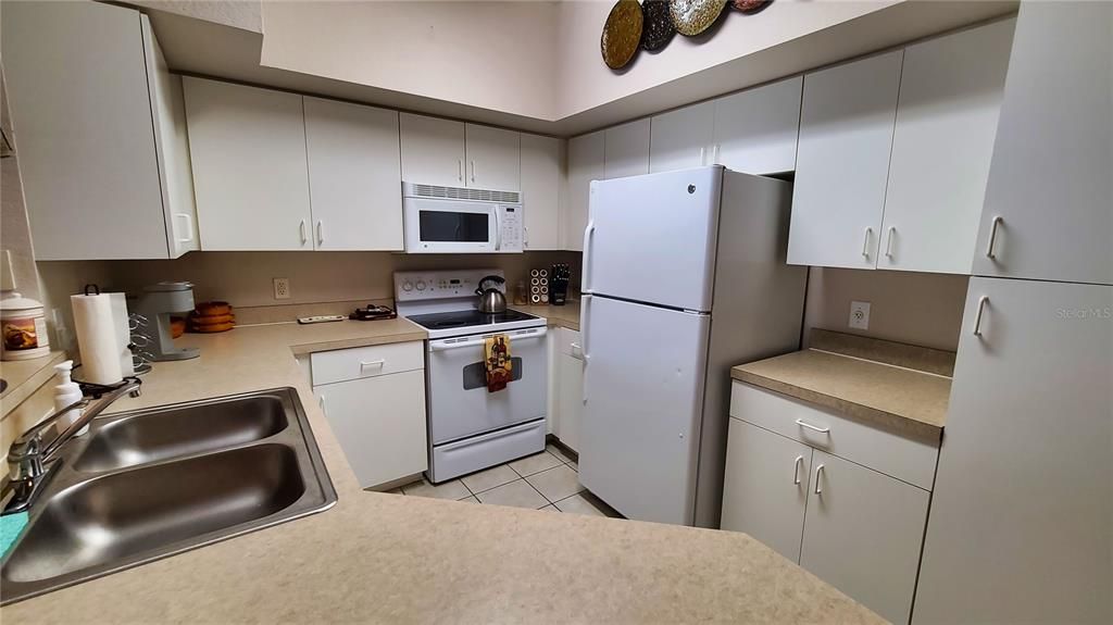 For Rent: $2,000 (1 beds, 1 baths, 829 Square Feet)