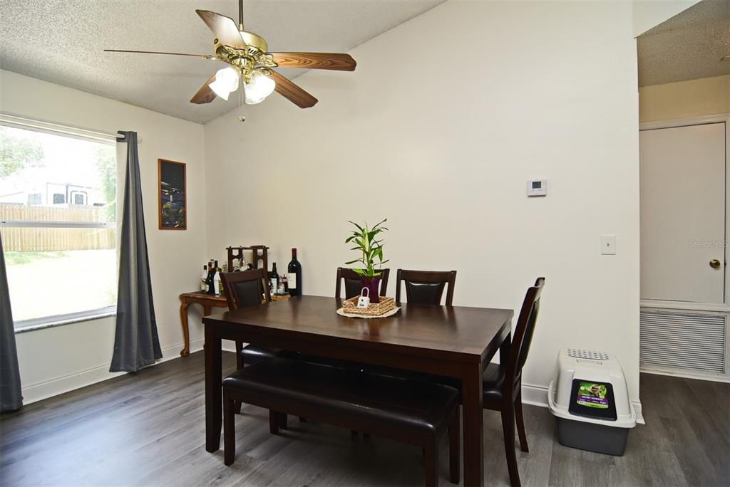 For Sale: $289,900 (3 beds, 2 baths, 1216 Square Feet)