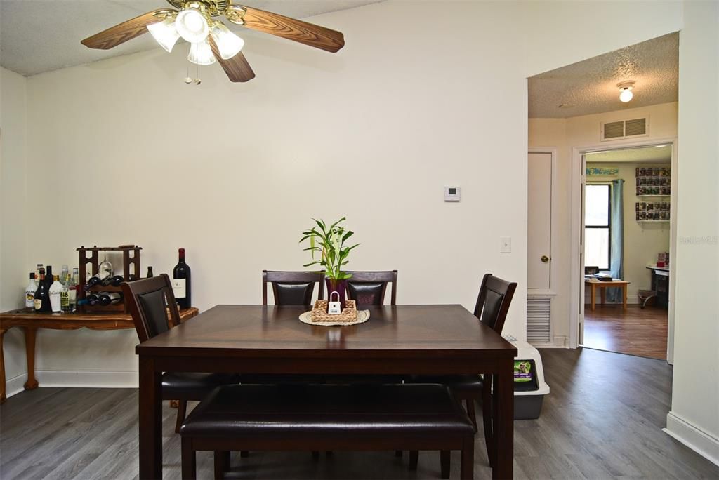 For Sale: $289,900 (3 beds, 2 baths, 1216 Square Feet)