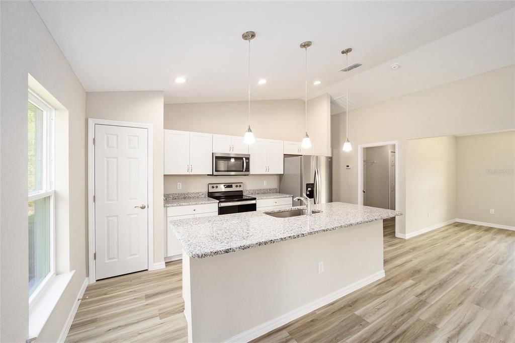 Active With Contract: $289,900 (3 beds, 2 baths, 1671 Square Feet)