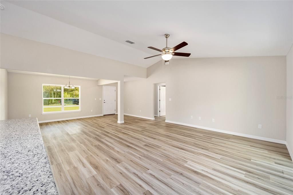 Active With Contract: $289,900 (3 beds, 2 baths, 1671 Square Feet)