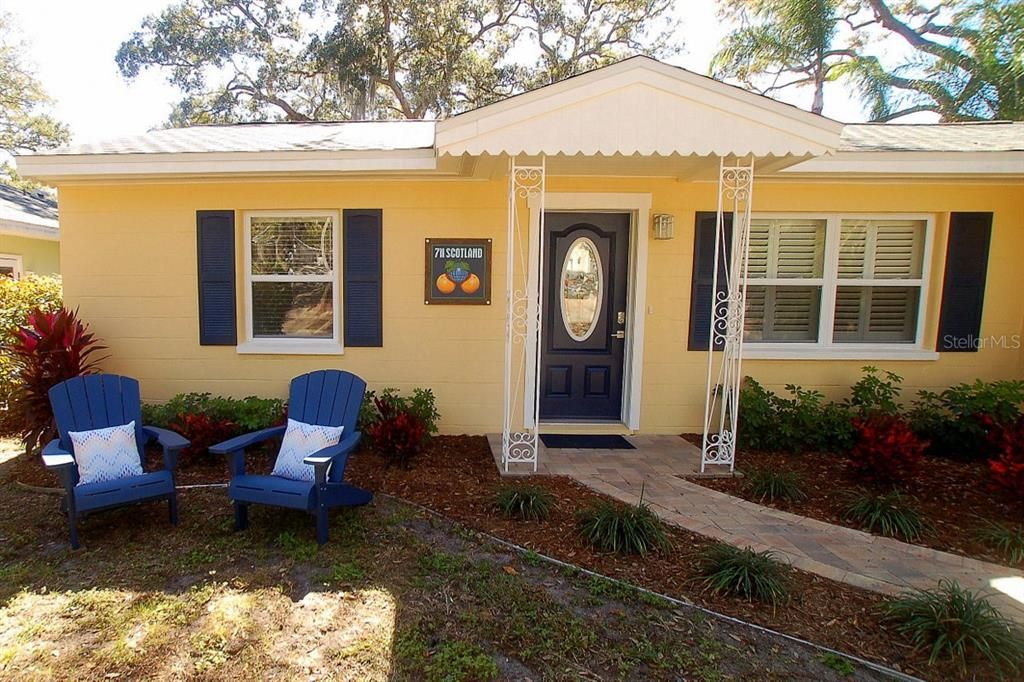 Front Porch / Entry