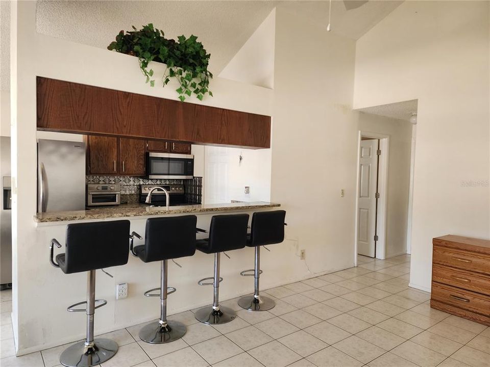 Active With Contract: $199,400 (2 beds, 1 baths, 902 Square Feet)