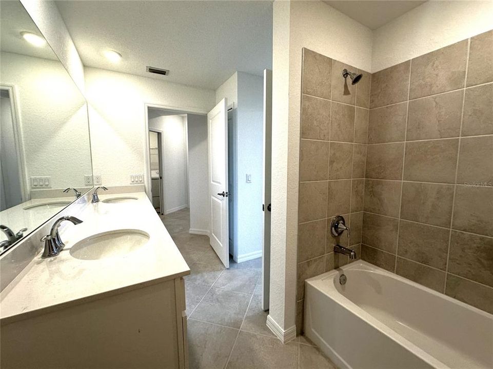 В аренду: $2,295 (3 спален, 2 ванн, 1301 Квадратных фут)