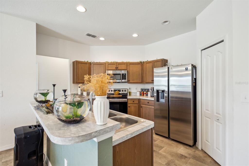 Active With Contract: $347,500 (3 beds, 2 baths, 1740 Square Feet)