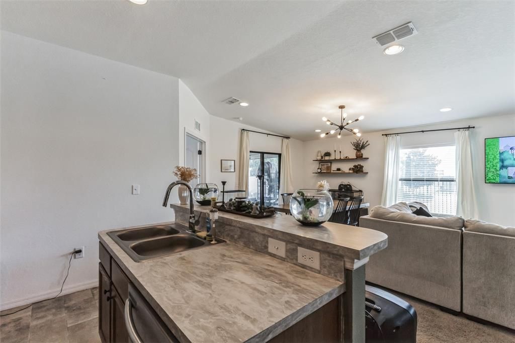 Active With Contract: $347,500 (3 beds, 2 baths, 1740 Square Feet)