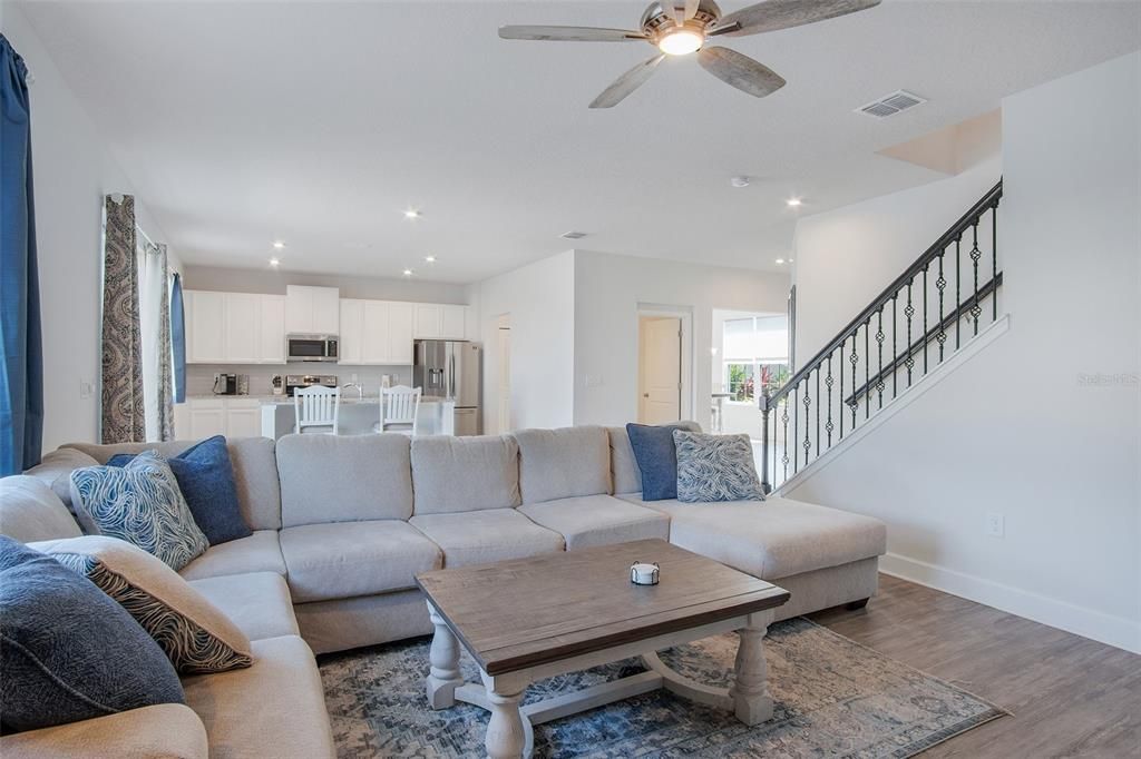 Active With Contract: $415,000 (3 beds, 2 baths, 2406 Square Feet)