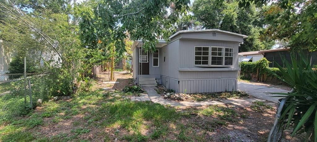For Sale: $97,900 (2 beds, 1 baths, 672 Square Feet)