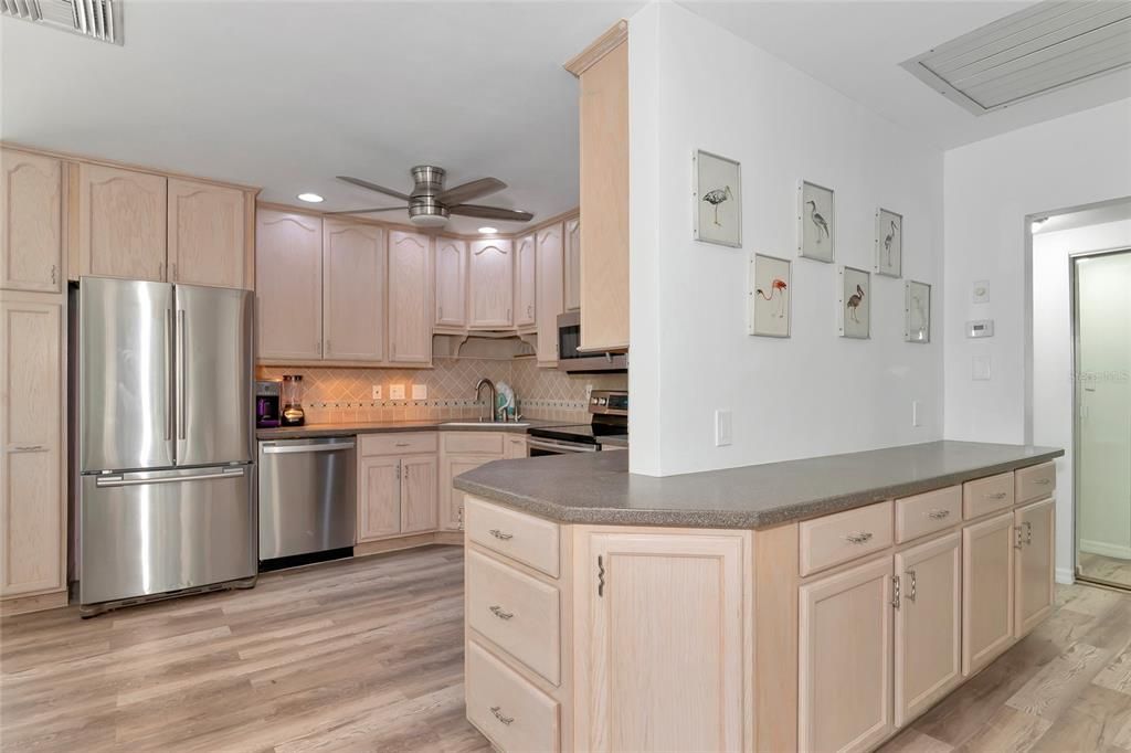 Active With Contract: $699,000 (2 beds, 2 baths, 1124 Square Feet)