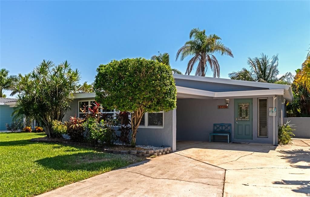 For Sale: $750,000 (2 beds, 2 baths, 1124 Square Feet)