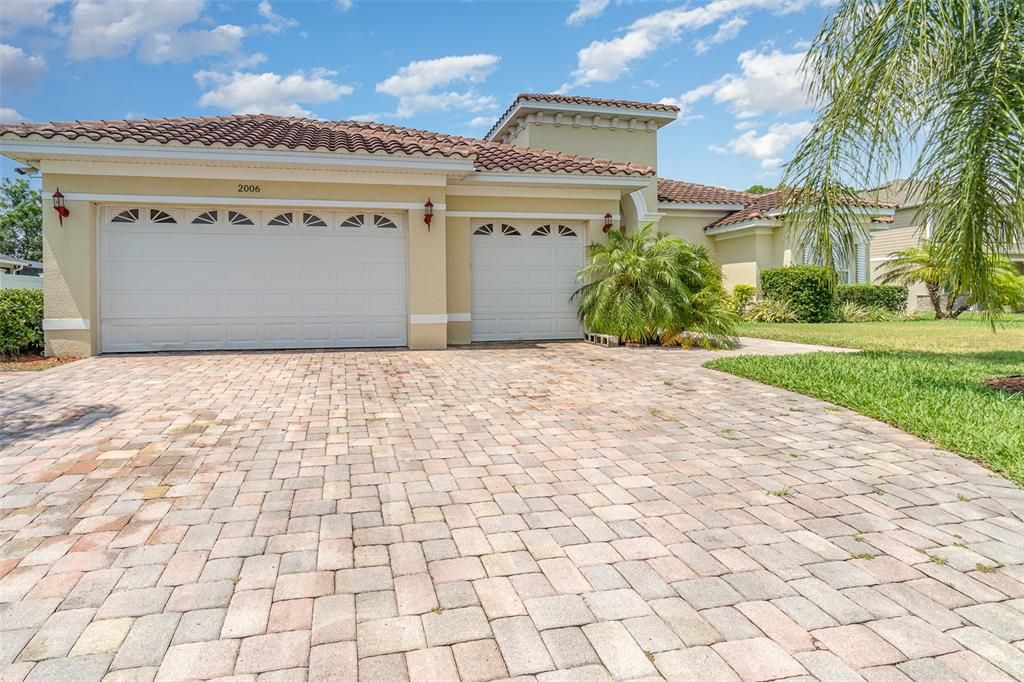 For Sale: $657,000 (4 beds, 3 baths, 3700 Square Feet)