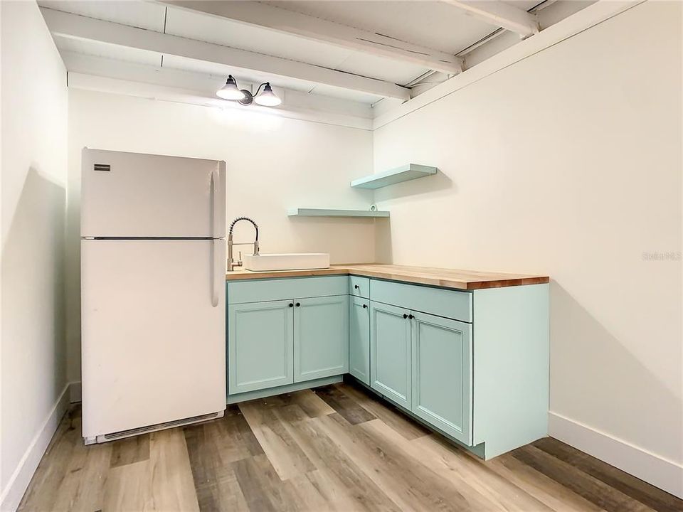 Active With Contract: $1,500 (1 beds, 1 baths, 552 Square Feet)