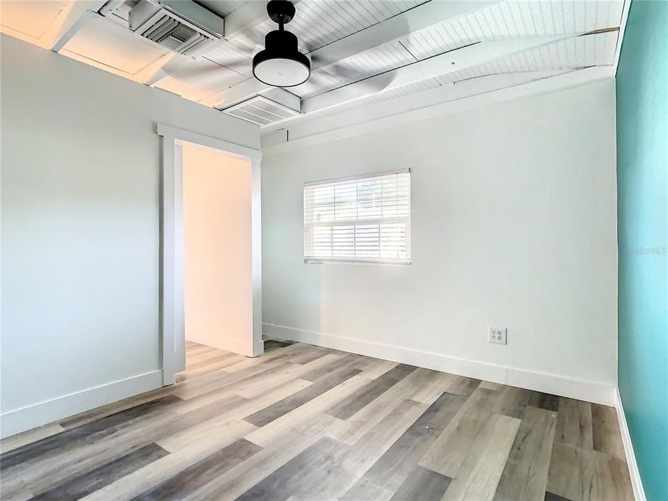 Active With Contract: $1,500 (1 beds, 1 baths, 552 Square Feet)