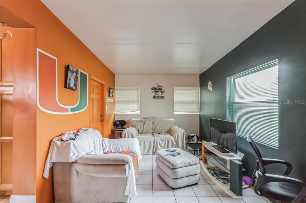 For Sale: $285,000 (3 beds, 2 baths, 1201 Square Feet)
