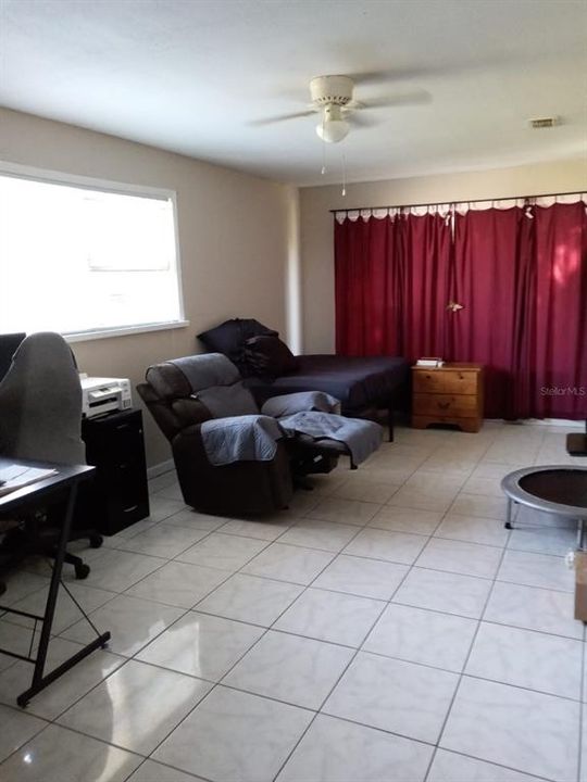 For Sale: $214,500 (3 beds, 1 baths, 1005 Square Feet)