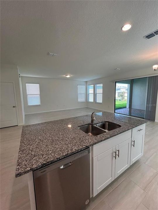 Active With Contract: $2,950 (3 beds, 2 baths, 2216 Square Feet)