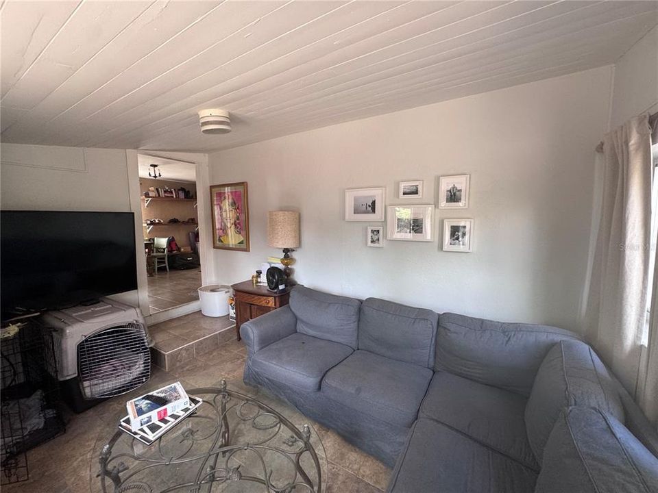 Active With Contract: $175,000 (1 beds, 1 baths, 813 Square Feet)