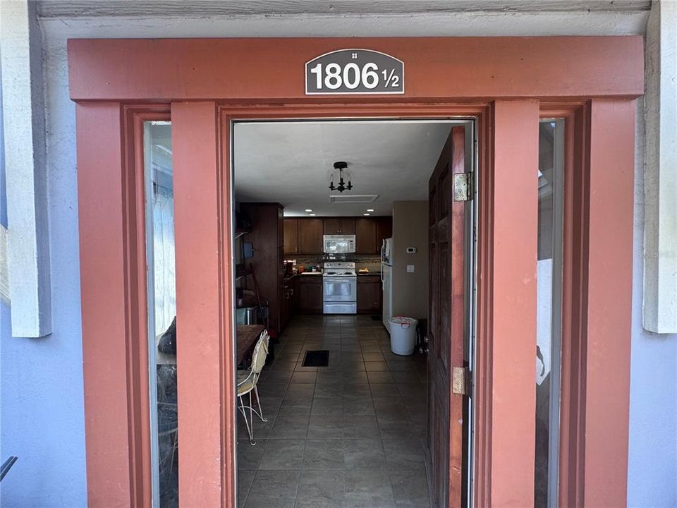 Active With Contract: $175,000 (1 beds, 1 baths, 813 Square Feet)
