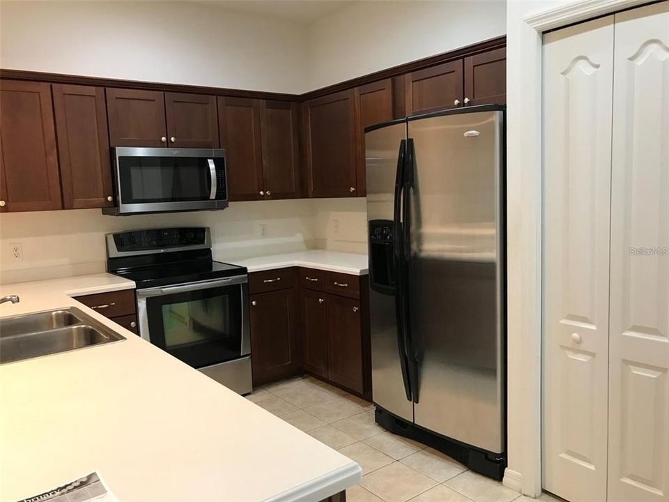 Recently Rented: $1,850 (3 beds, 2 baths, 1446 Square Feet)