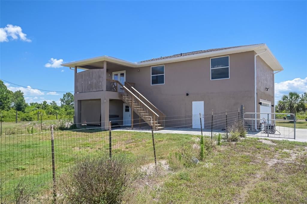 Active With Contract: $295,000 (3 beds, 3 baths, 1400 Square Feet)