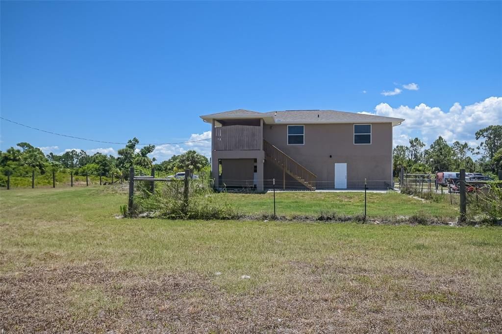 For Sale: $425,000 (3 beds, 3 baths, 1400 Square Feet)