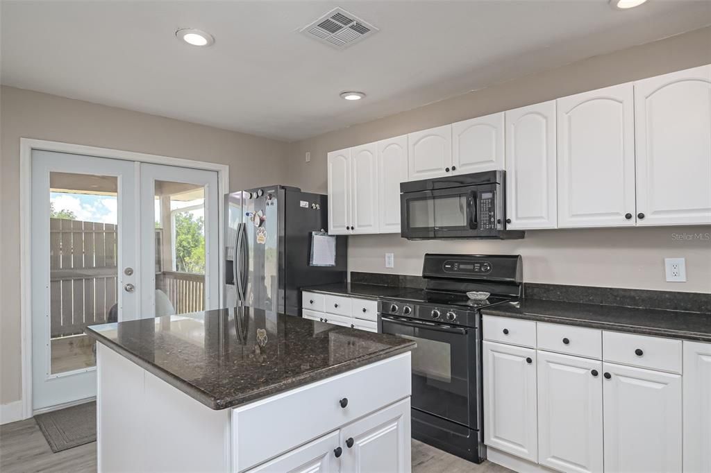 Active With Contract: $295,000 (3 beds, 3 baths, 1400 Square Feet)