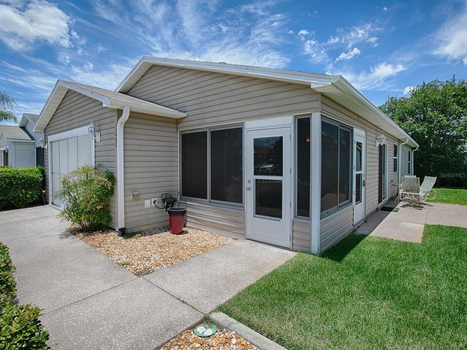 Lanai 1- Front Entrance 1