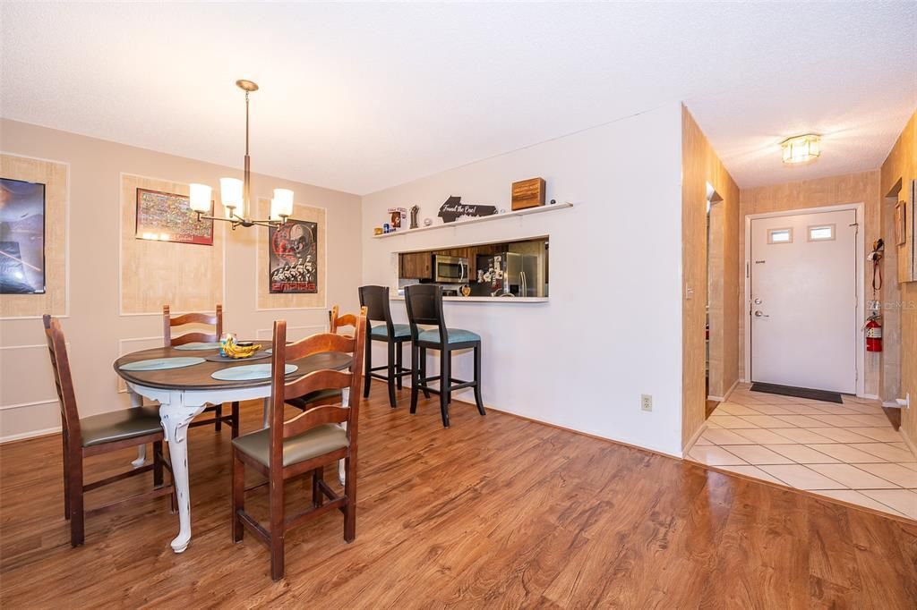 Active With Contract: $209,000 (3 beds, 2 baths, 1555 Square Feet)