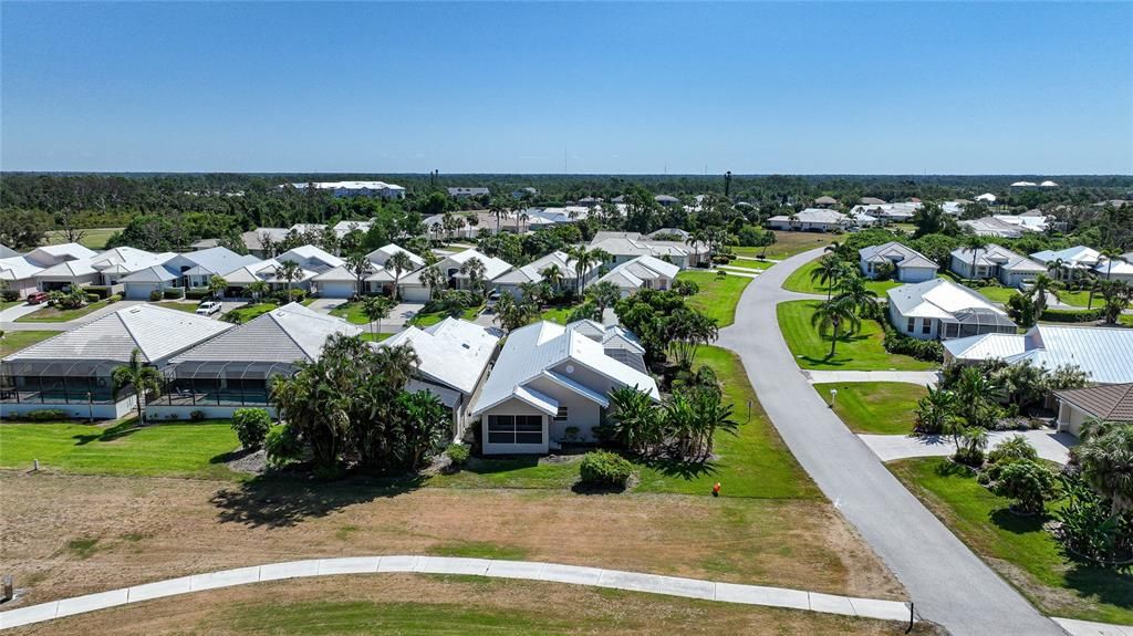 Active With Contract: $379,000 (3 beds, 3 baths, 1953 Square Feet)