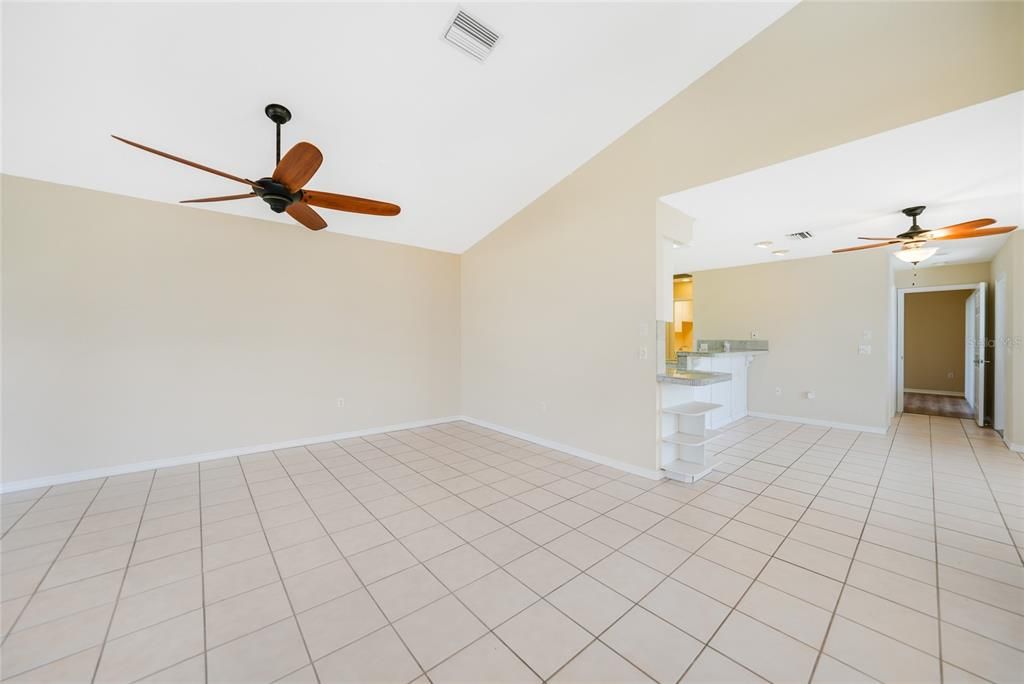 Active With Contract: $379,000 (3 beds, 3 baths, 1953 Square Feet)