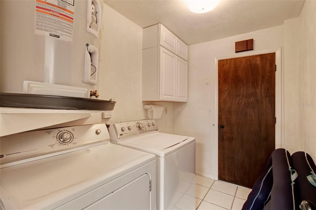 For Sale: $349,900 (3 beds, 2 baths, 1388 Square Feet)