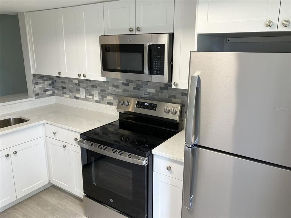 For Sale: $235,000 (2 beds, 2 baths, 1054 Square Feet)