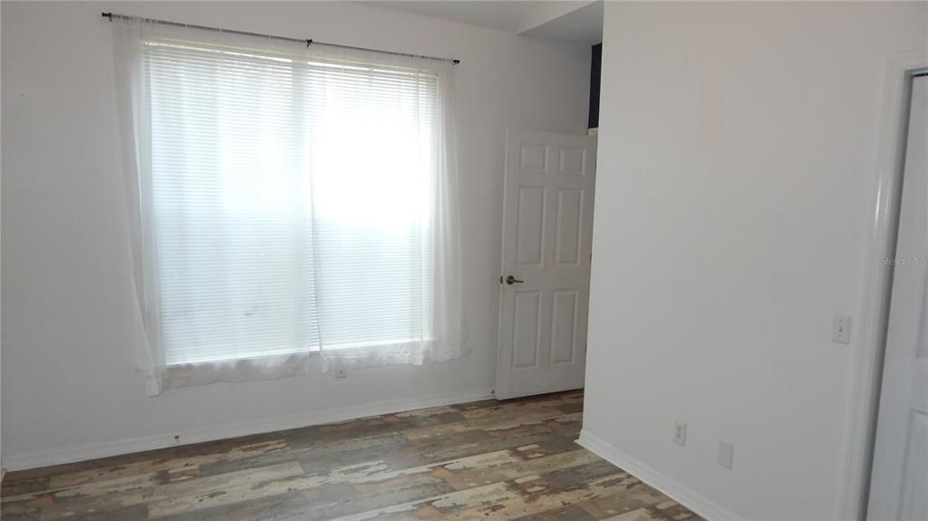 For Sale: $199,000 (2 beds, 1 baths, 780 Square Feet)