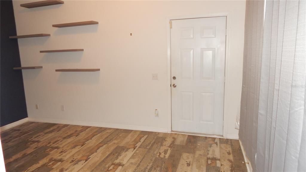 For Sale: $199,000 (2 beds, 1 baths, 780 Square Feet)