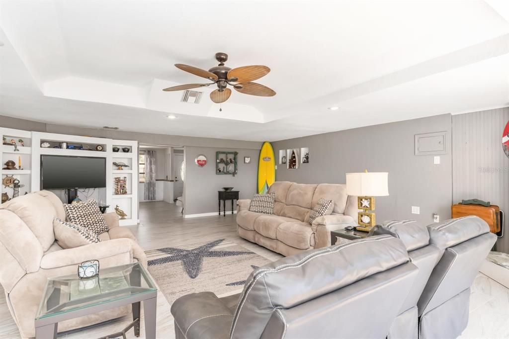 Active With Contract: $499,000 (3 beds, 2 baths, 1993 Square Feet)