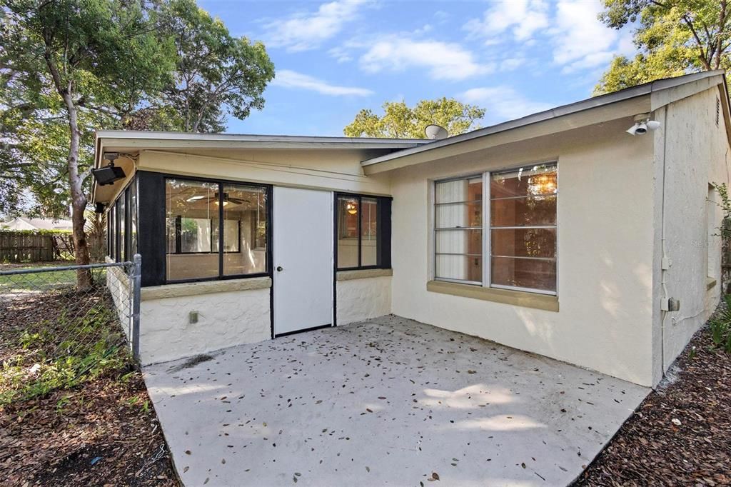 Active With Contract: $369,900 (3 beds, 2 baths, 1557 Square Feet)