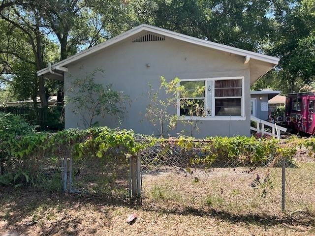 For Sale: $240,000 (3 beds, 2 baths, 1054 Square Feet)